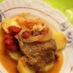 Bifes de cebolada, porque temos tomate todo o ano