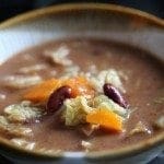 Sopa de feijão com lombarda, boa para o inverno