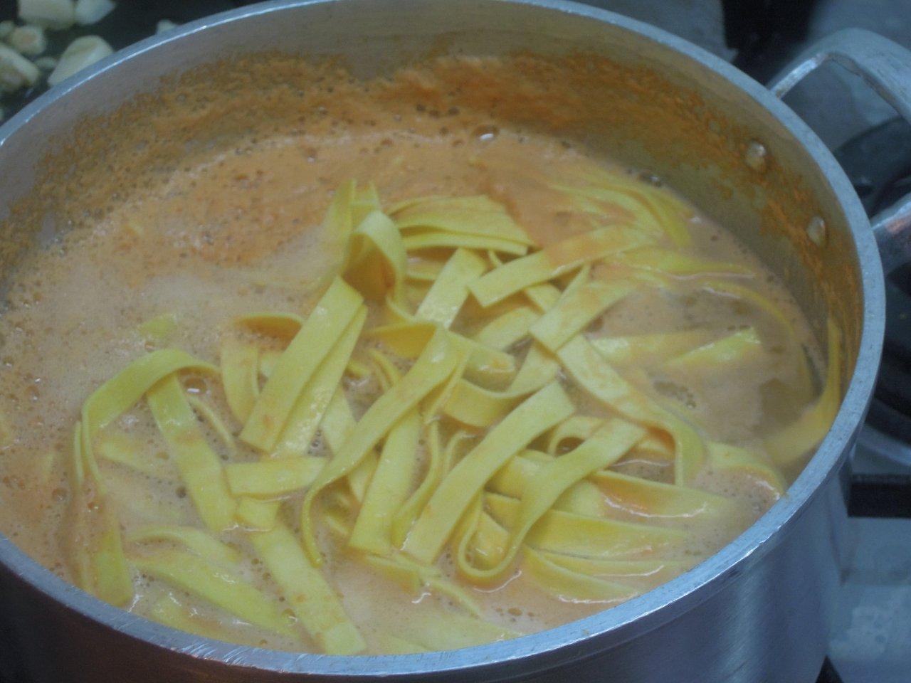 Massa - Fetuccine de camarão frito