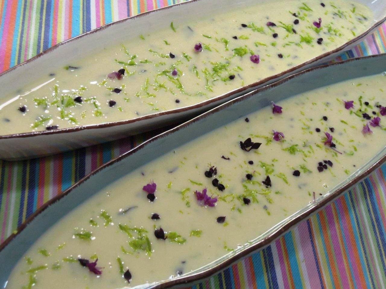 Mousse de iogurte com gengibre, manjericão e lima