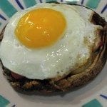 Cogumelos com ovo a cavalo