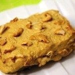 Uma espécie de Patê de cogumelos com molho Cantarel