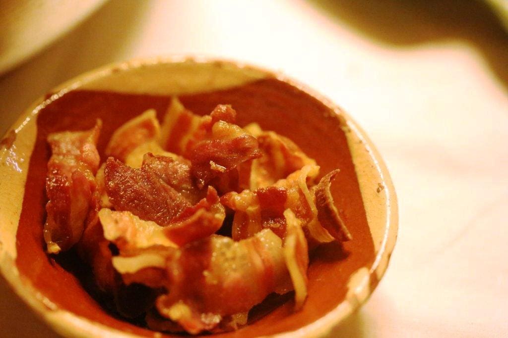 Grafe e faca barriga de porco frita