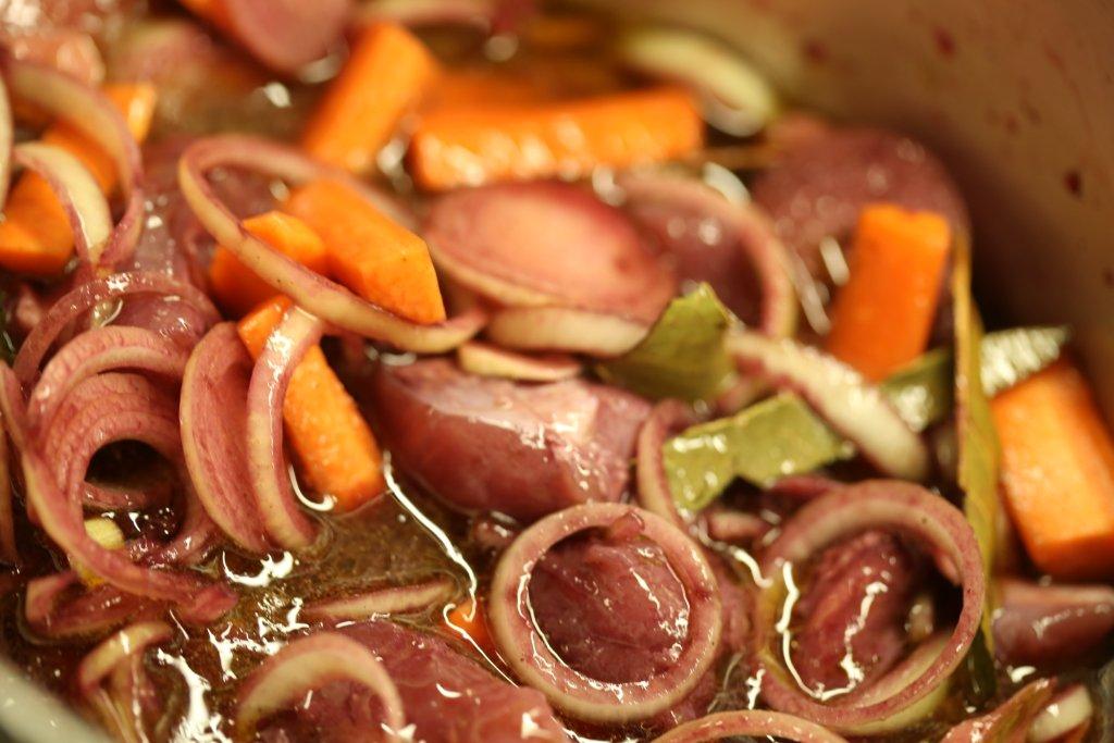 Grafe e Faca Carne de Porco à moda de Beja, com grão e espinafres (3)