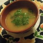 Sopa de xuxus e abóbora com espinafres