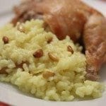 Arroz de manteiga com caril e pinhões