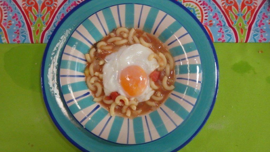 Massada de bifes de cebolada com ovo a cavalo