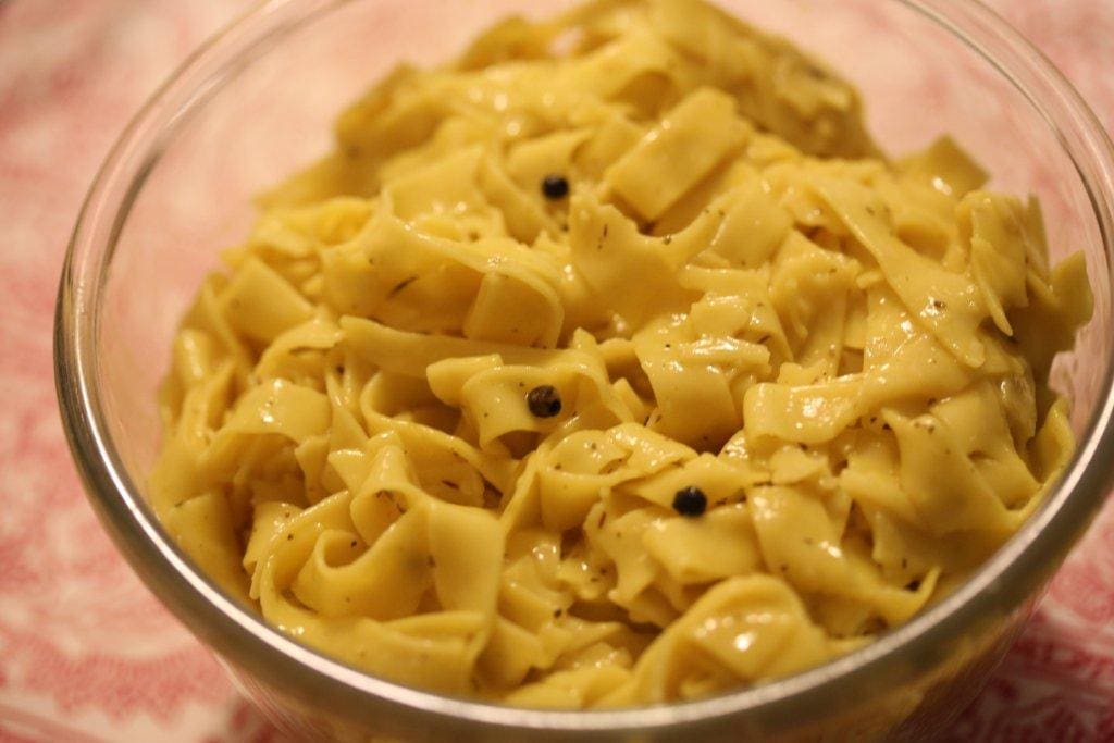 Fettuccine com pimenta preta