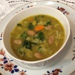 Sopa de feijão de debulhar com lombardo e coentros