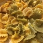 Massas fritas com ovos mexidos