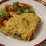 Bacalhau com batatas no forno coberto com molho branco