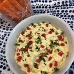 Molho de maionese com tomate e tomilho limão