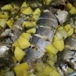 Robalo no forno com coentros