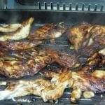 Restos de frango no churrasco de cebolada