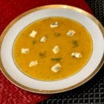 Sopa de abóbora com queijo azul 