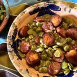 Favas sem pele guisadas com chouriço e farinheira
