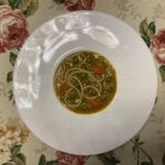 Sopa abóbora com ervilhas e esparguete