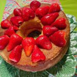 Bolo de laranja com morangos da Inês e do Vasco
