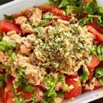 Salada de tomate com atum